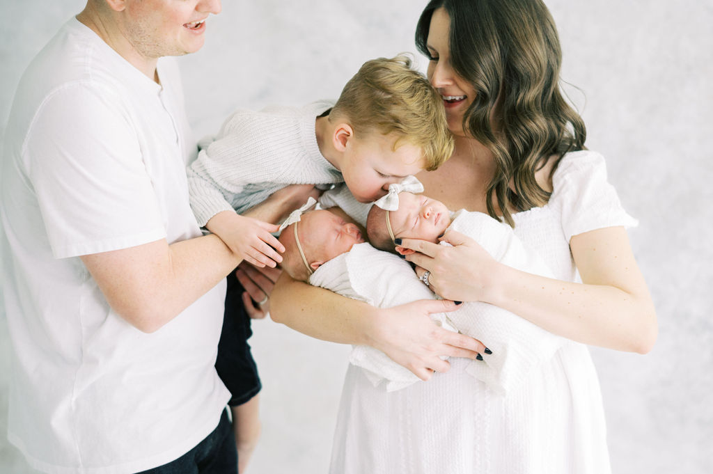 Discover the ease of The Franklin Studio with Nashville Family Photographer Lindsay Reed as your guide - leading you through an unforgettable family photo experience.