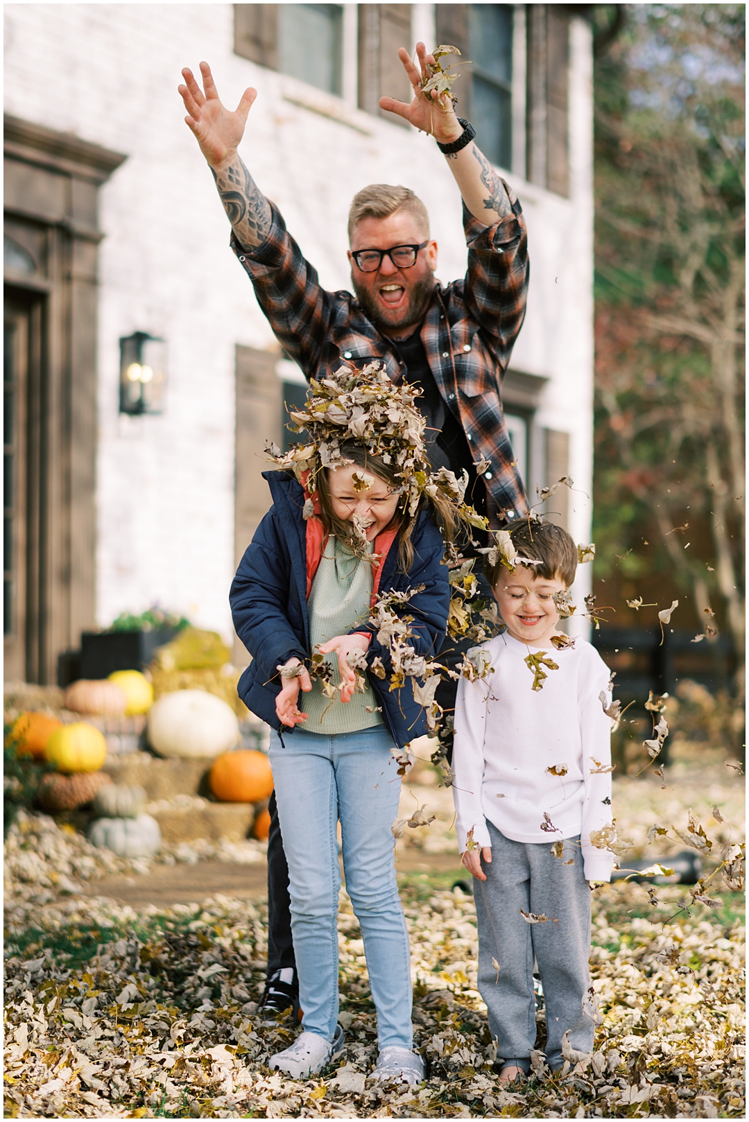 Lived-in lifestyle holiday family photos with the Schmitt family – Nashville and Franklin, TN family photographer Lindsay Reed Photography.