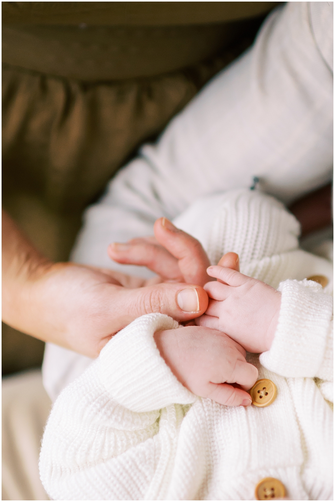 Lived-in lifestyle family & newborn photos with the Harris family – Nashville and Franklin, TN family photographer Lindsay Reed Photography.