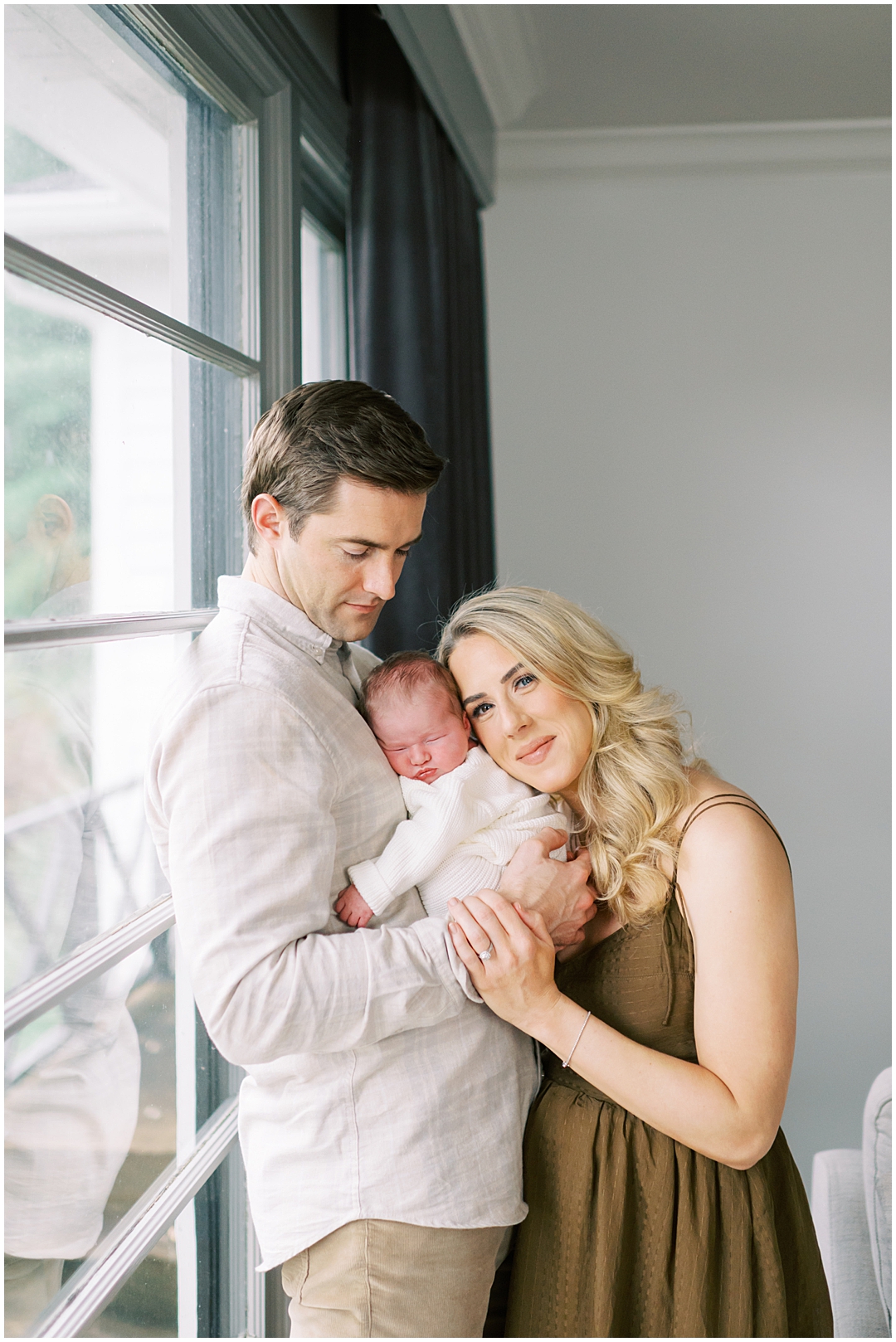 Lived-in lifestyle family & newborn photos with the Harris family – Nashville and Franklin, TN family photographer Lindsay Reed Photography.