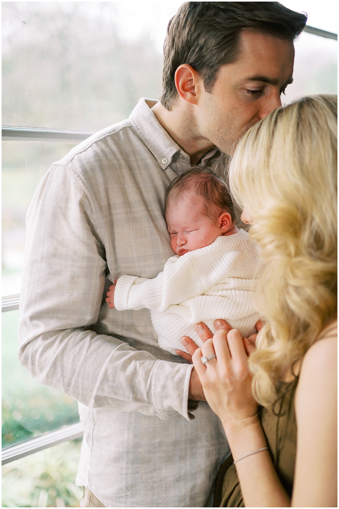 Lived-in lifestyle family & newborn photos with the Harris family – Nashville and Franklin, TN family photographer Lindsay Reed Photography.