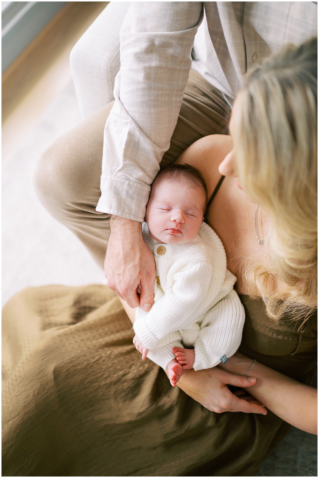 Lived-in lifestyle family & newborn photos with the Harris family – Nashville and Franklin, TN family photographer Lindsay Reed Photography.