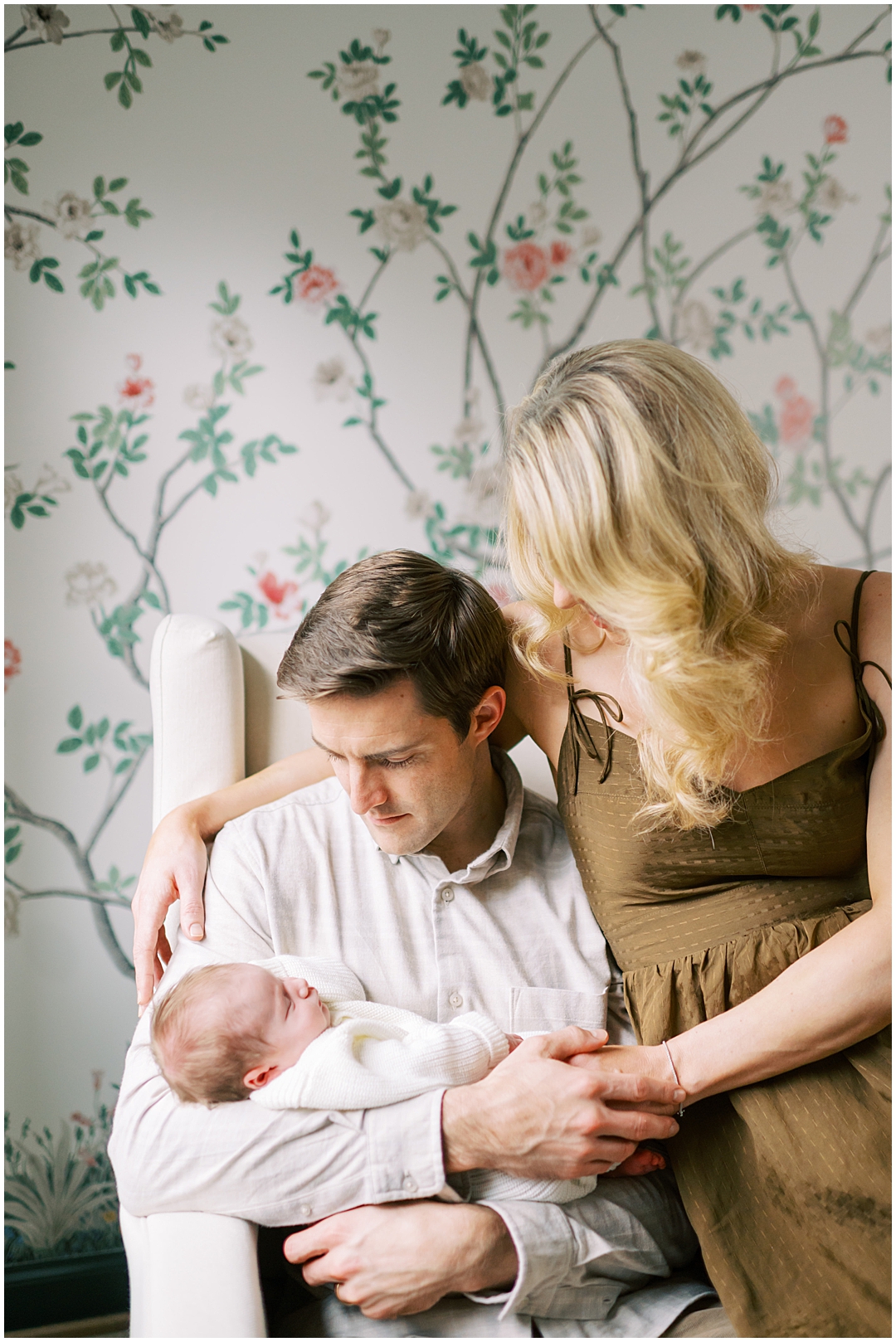 Lived-in lifestyle family & newborn photos with the Harris family – Nashville and Franklin, TN family photographer Lindsay Reed Photography.