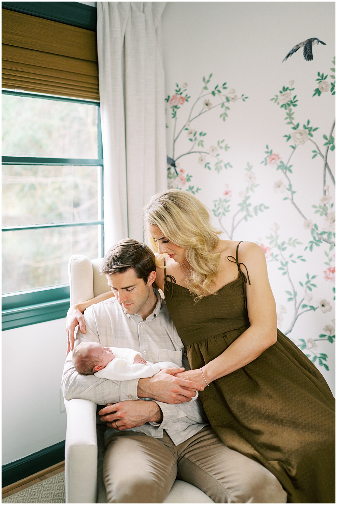 Lived-in lifestyle family & newborn photos with the Harris family – Nashville and Franklin, TN family photographer Lindsay Reed Photography.