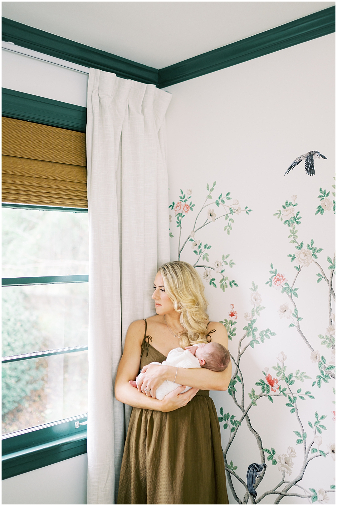 Lived-in lifestyle family & newborn photos with the Harris family – Nashville and Franklin, TN family photographer Lindsay Reed Photography.