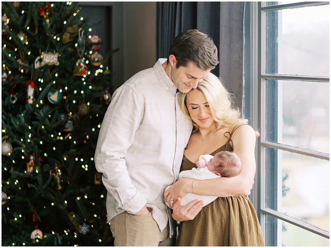 Lived-in lifestyle family & newborn photos with the Harris family – Nashville and Franklin, TN family photographer Lindsay Reed Photography.