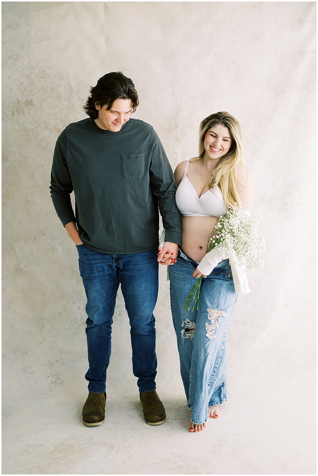 Studio maternity photos with the Findlater family – Nashville and Franklin, TN newborn & maternity photographer Lindsay Reed Photography.