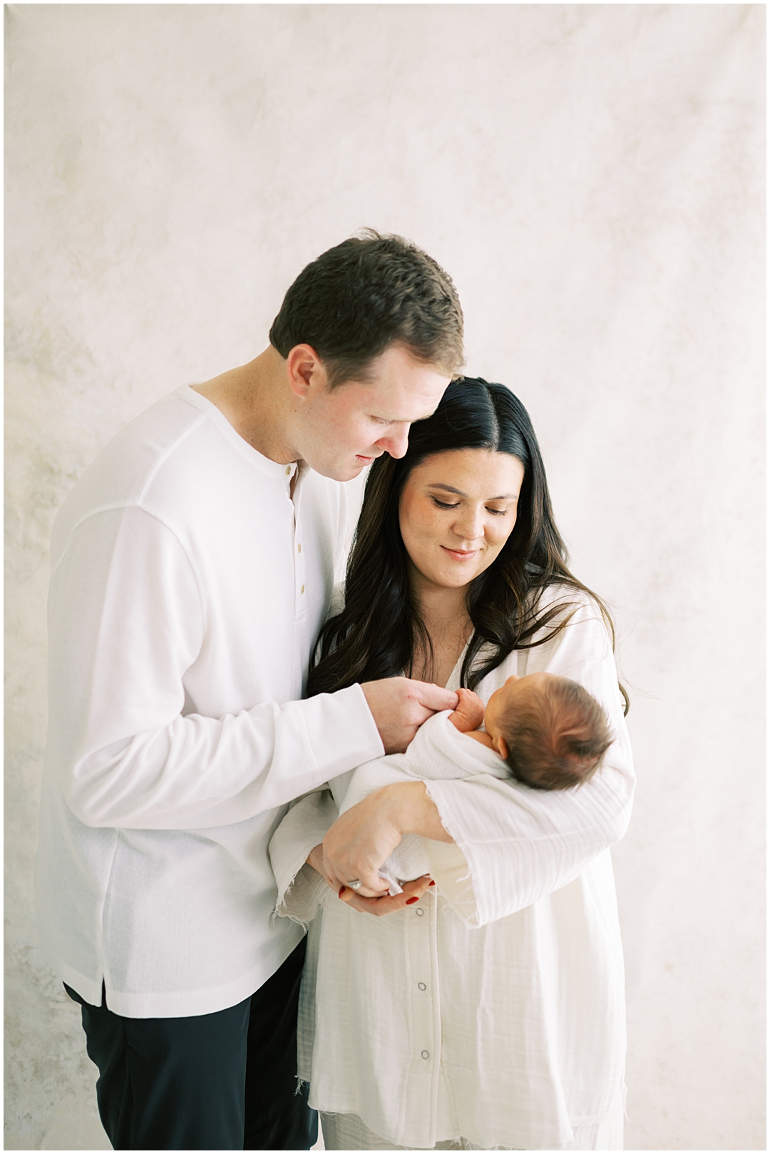 Studio newborn family photos with the Garrity family – Nashville and Franklin, TN newborn photographer Lindsay Reed Photography.