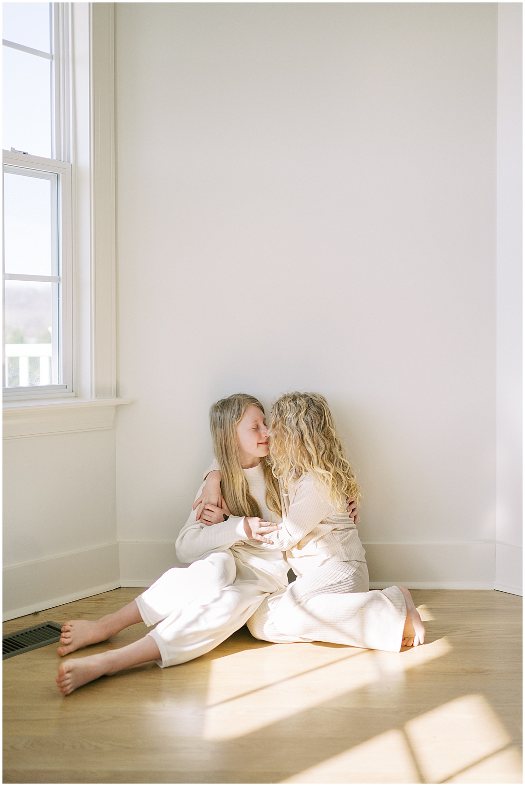 Lived-in lifestyle new home sessions & moving photoshoot inspo – Nashville and Franklin, TN family photographer Lindsay Reed Photography.