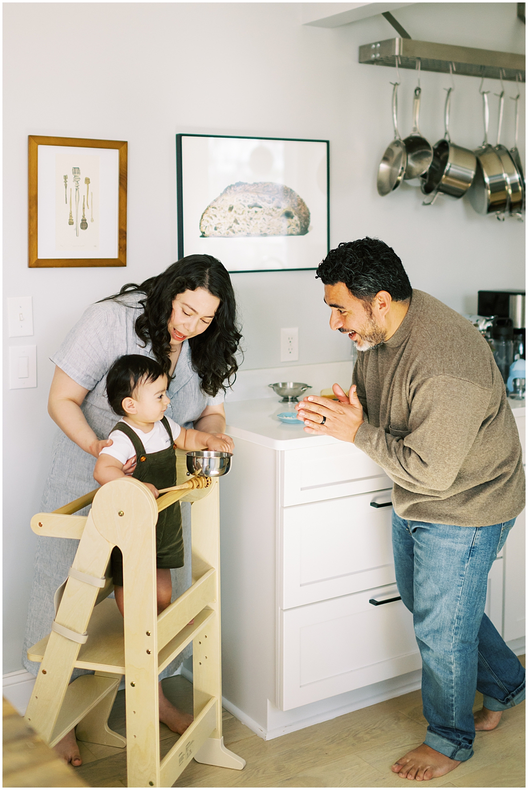 Lived-in lifestyle family photos with the Minjares family – Nashville and Franklin, TN family photographer Lindsay Reed Photography.