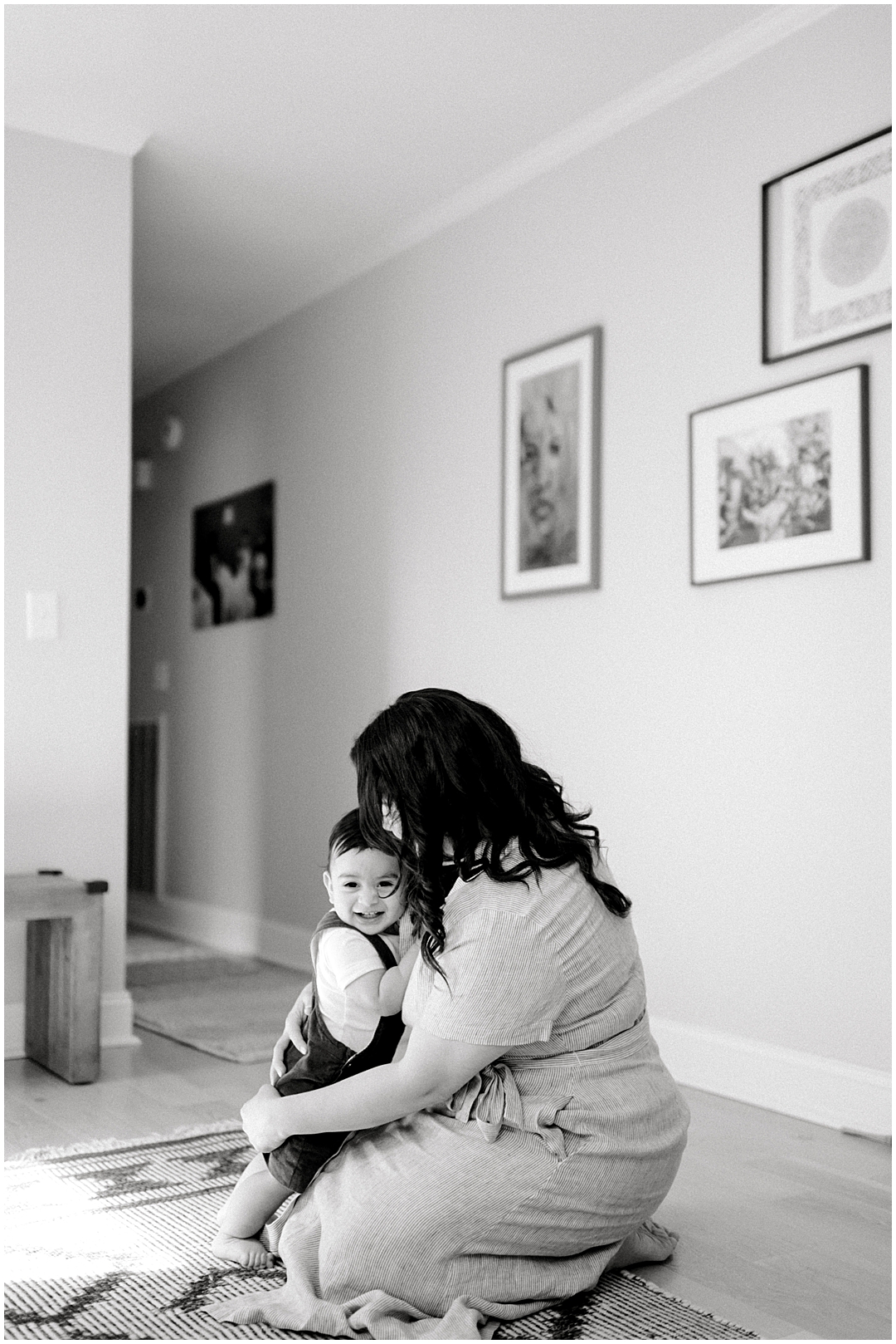Lived-in lifestyle family photos with the Minjares family – Nashville and Franklin, TN family photographer Lindsay Reed Photography.