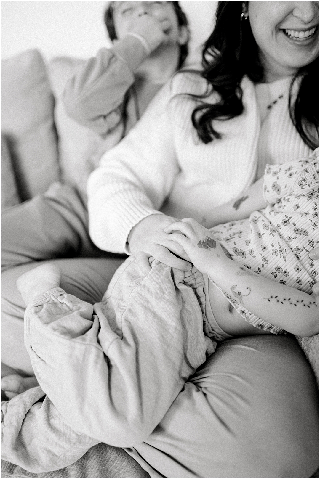 In-home lifestyle family photos with the Haynes family – Nashville and Franklin, TN family and newborn photographer Lindsay Reed Photography.